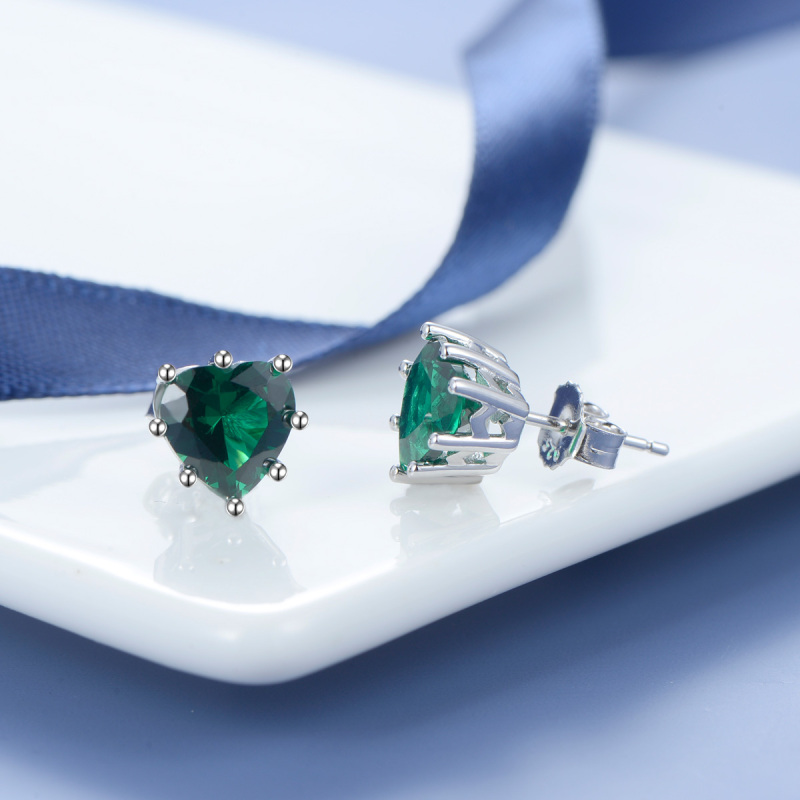 May. heart stud earrings
