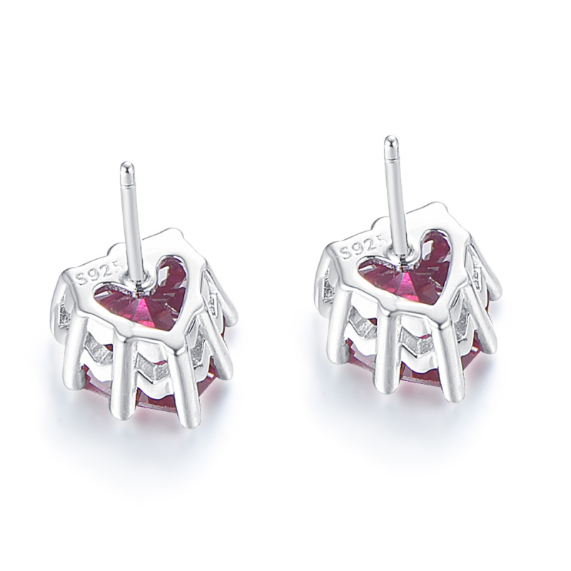 Jul. heart stud earrings
