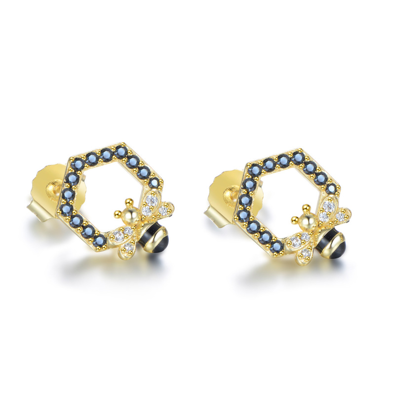 Lovely little bee studs earrings