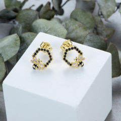 Lovely little bee studs earrings