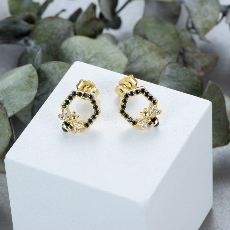 Lovely little bee studs earrings