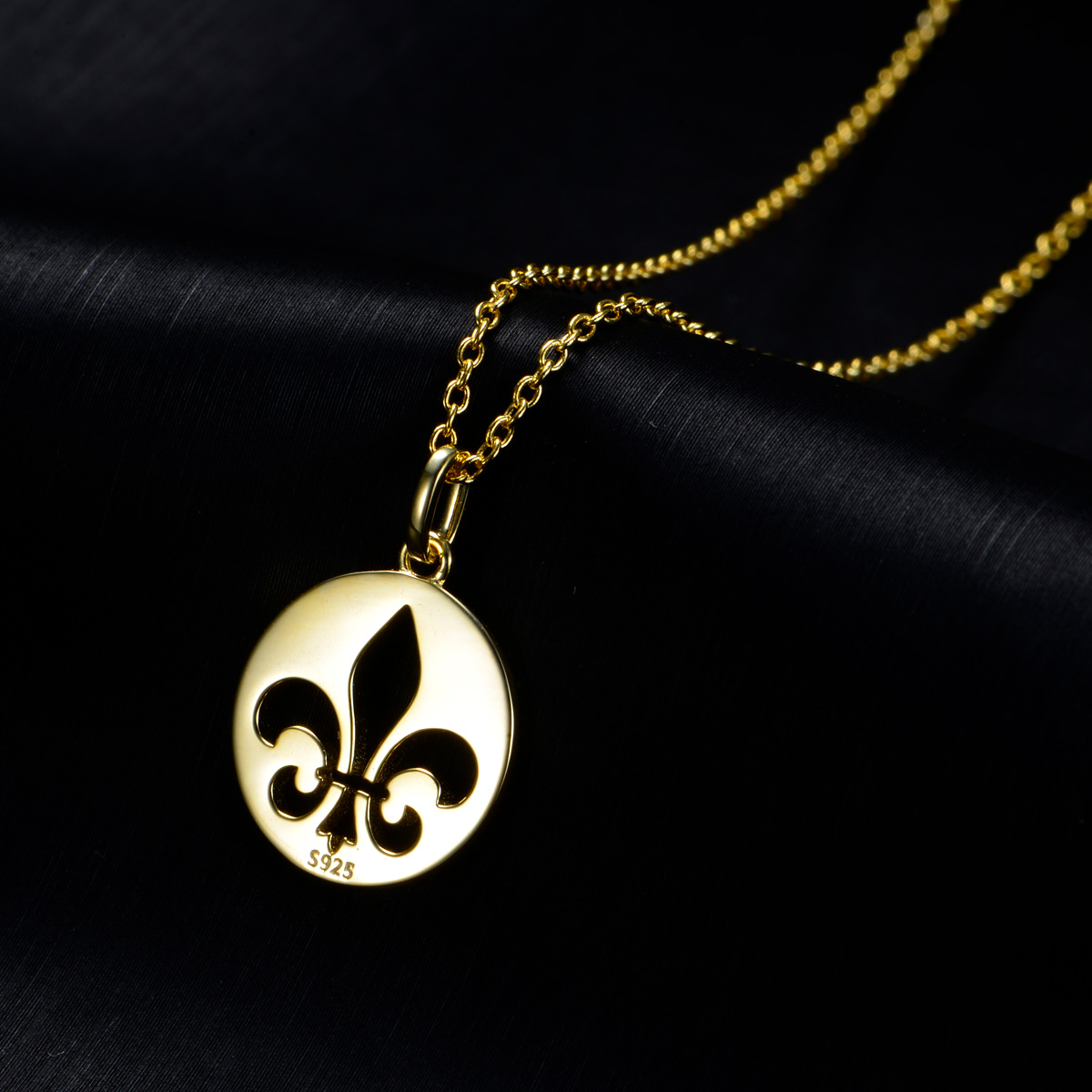 greenish lily flower pendant necklace