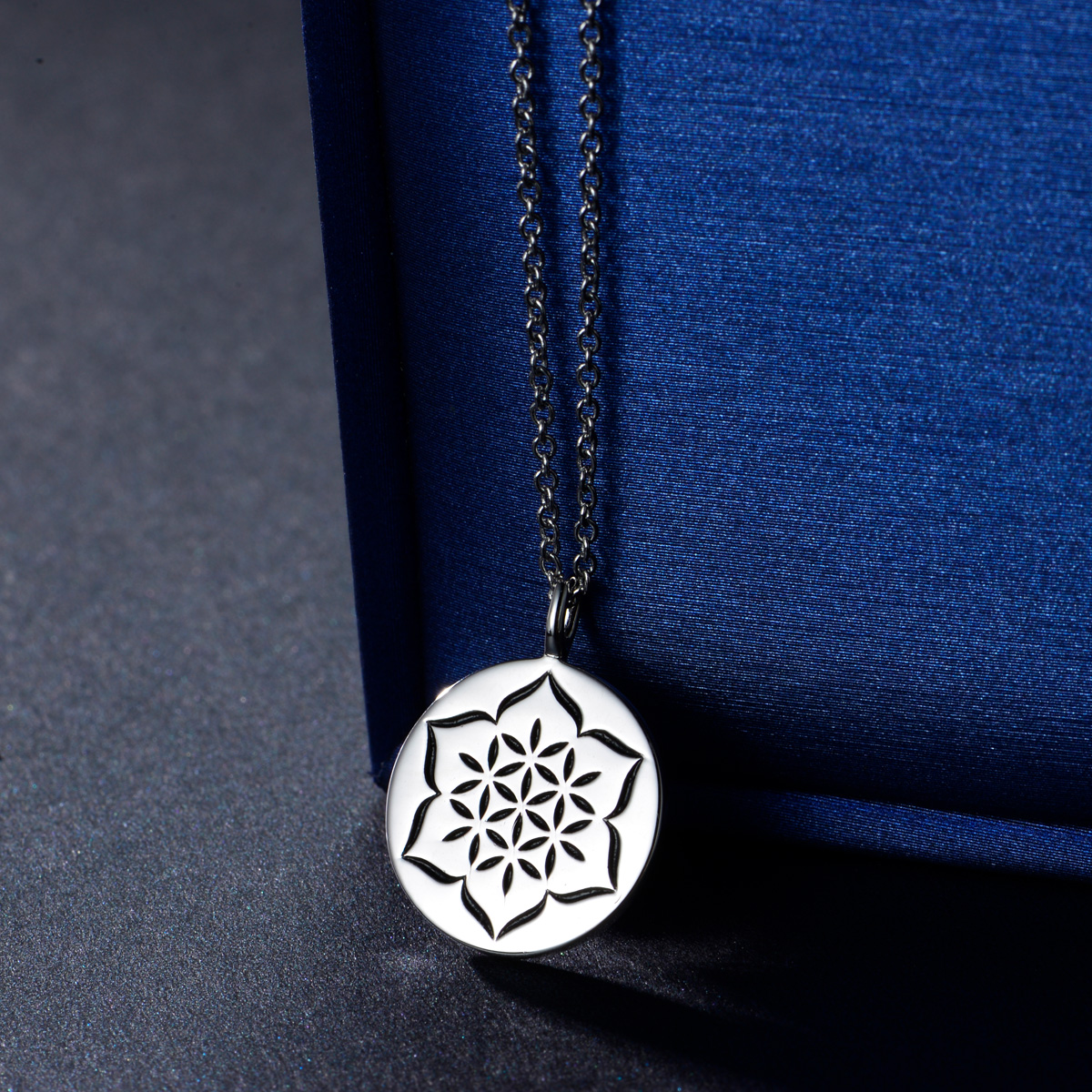 geometric flower pendant necklace