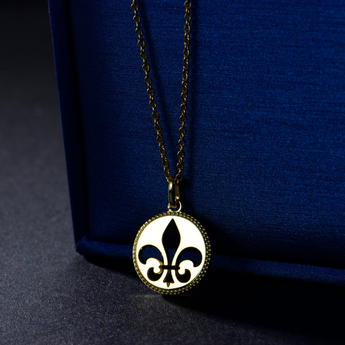 greenish lily flower pendant necklace