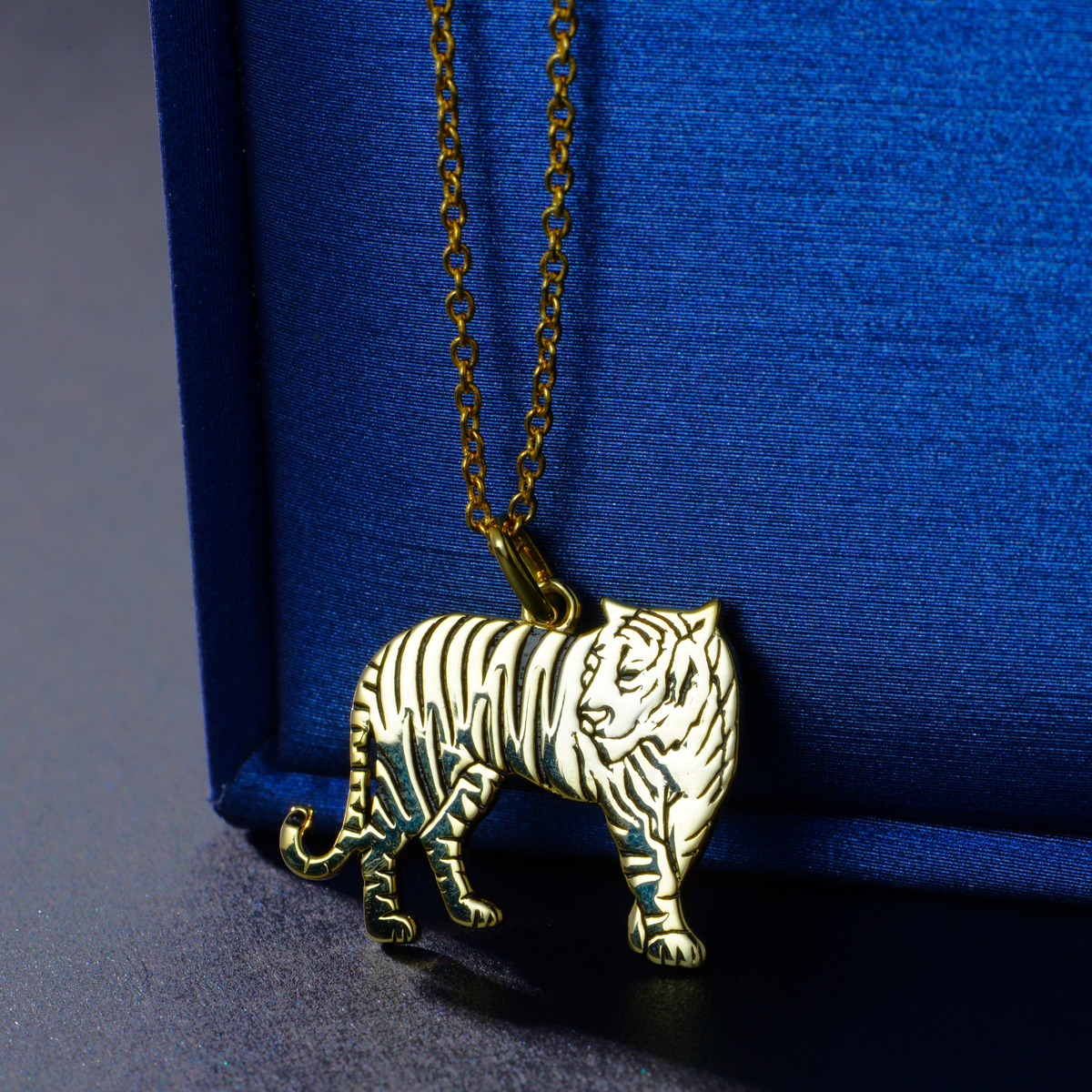 tiger pendant necklace