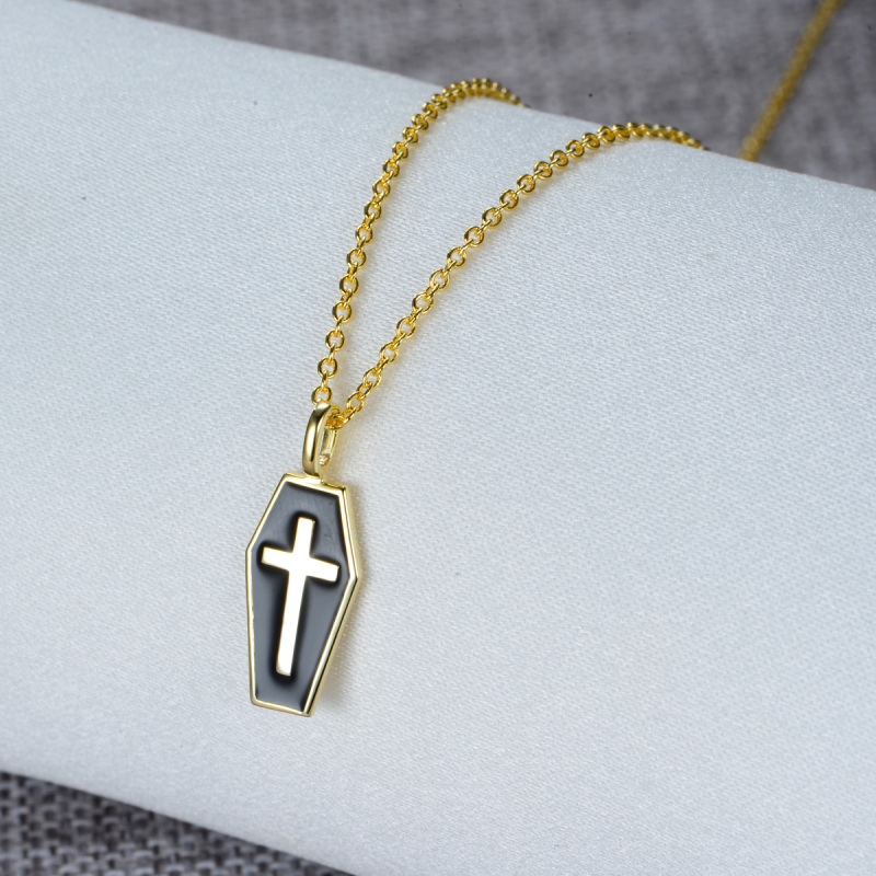 cross pendant necklace