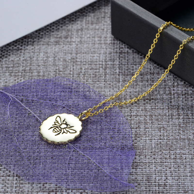 carved insects bee pendant necklace