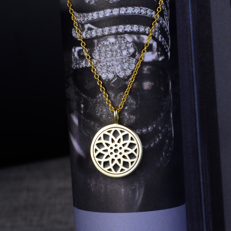 Geometric flower pendant necklace