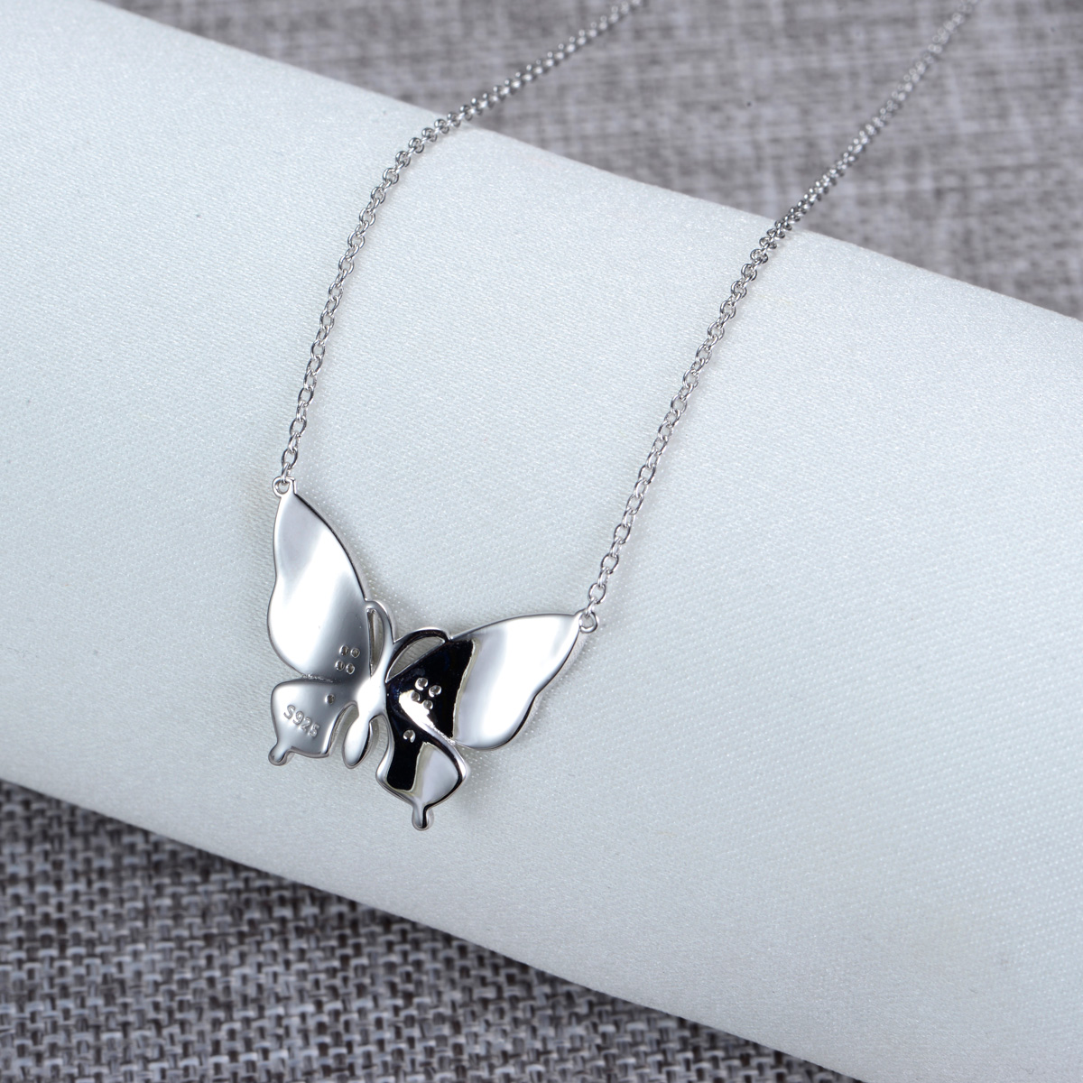 enamel graduate color butterfly necklace
