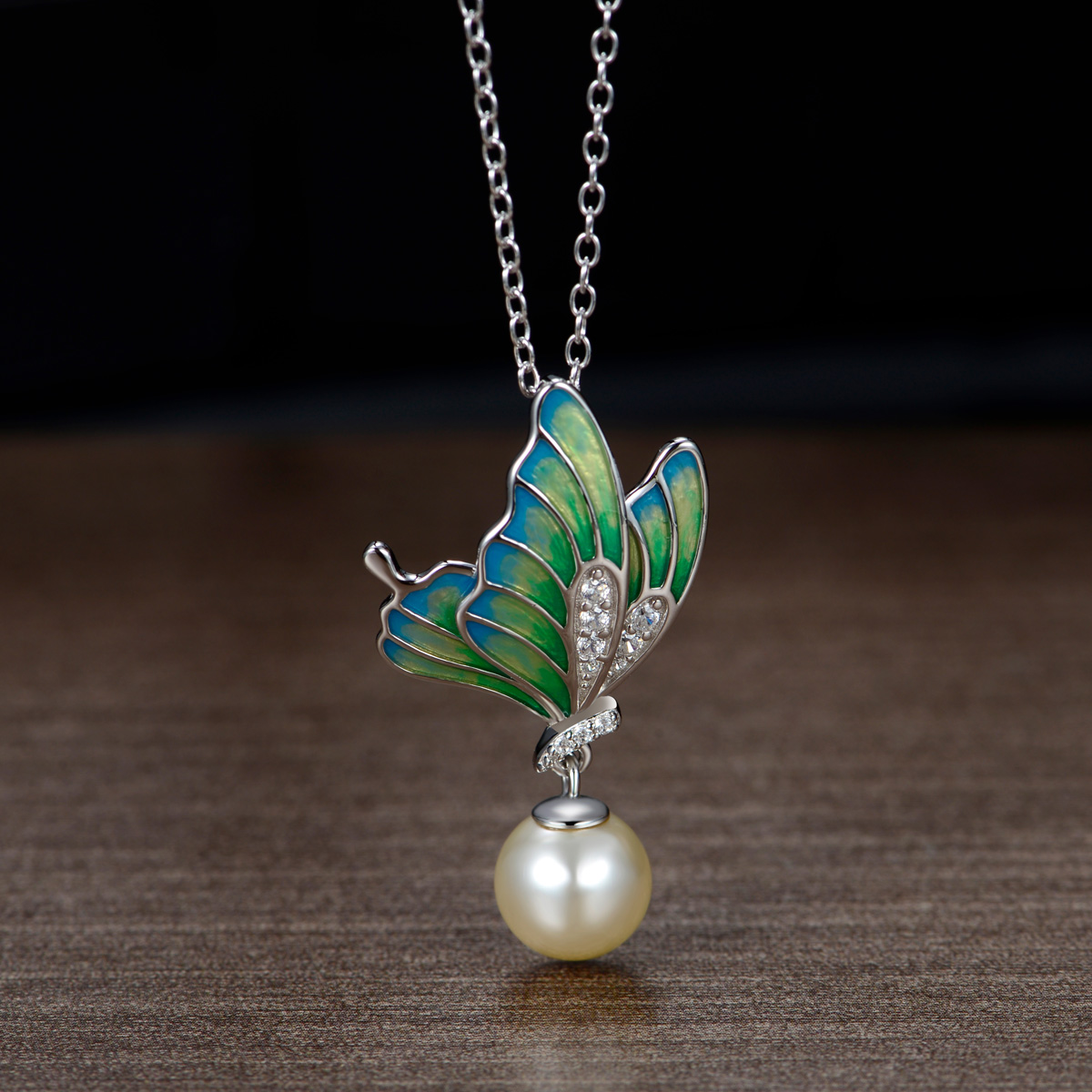 pearl butterfly pendant necklace