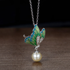 pearl butterfly pendant necklace