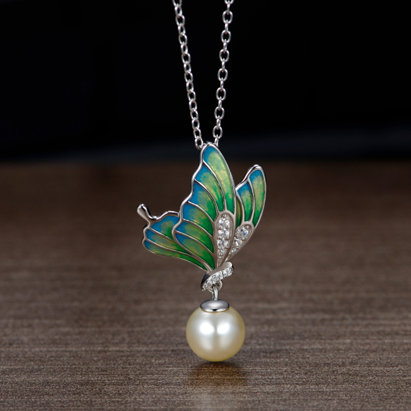 pearl butterfly pendant necklace