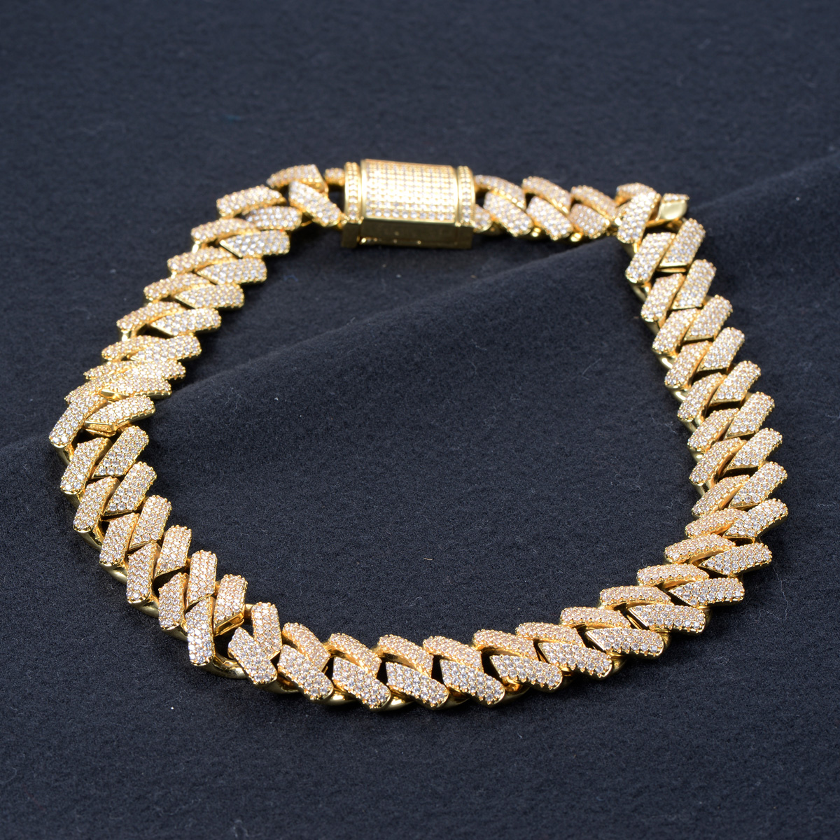 Iced out cuban link chain necklace 18mm