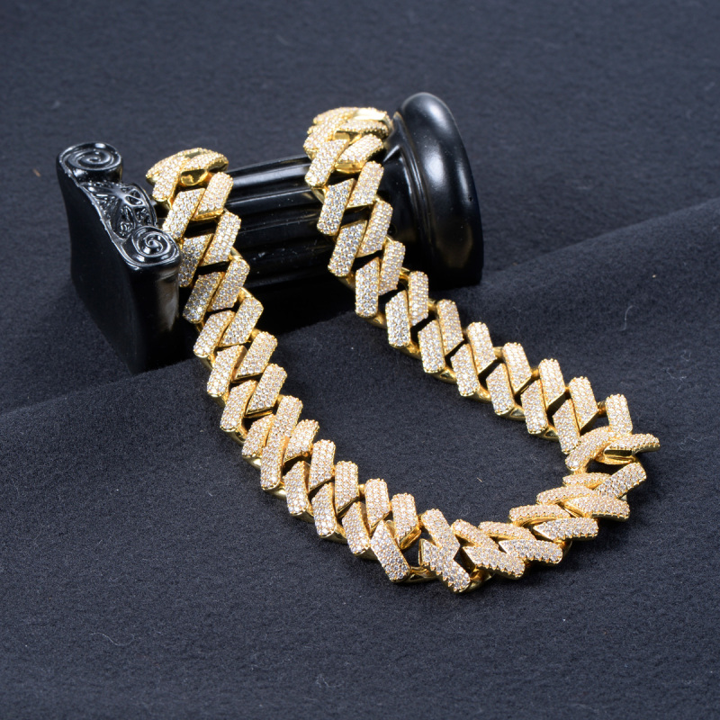 Iced out cuban link chain necklace 18mm