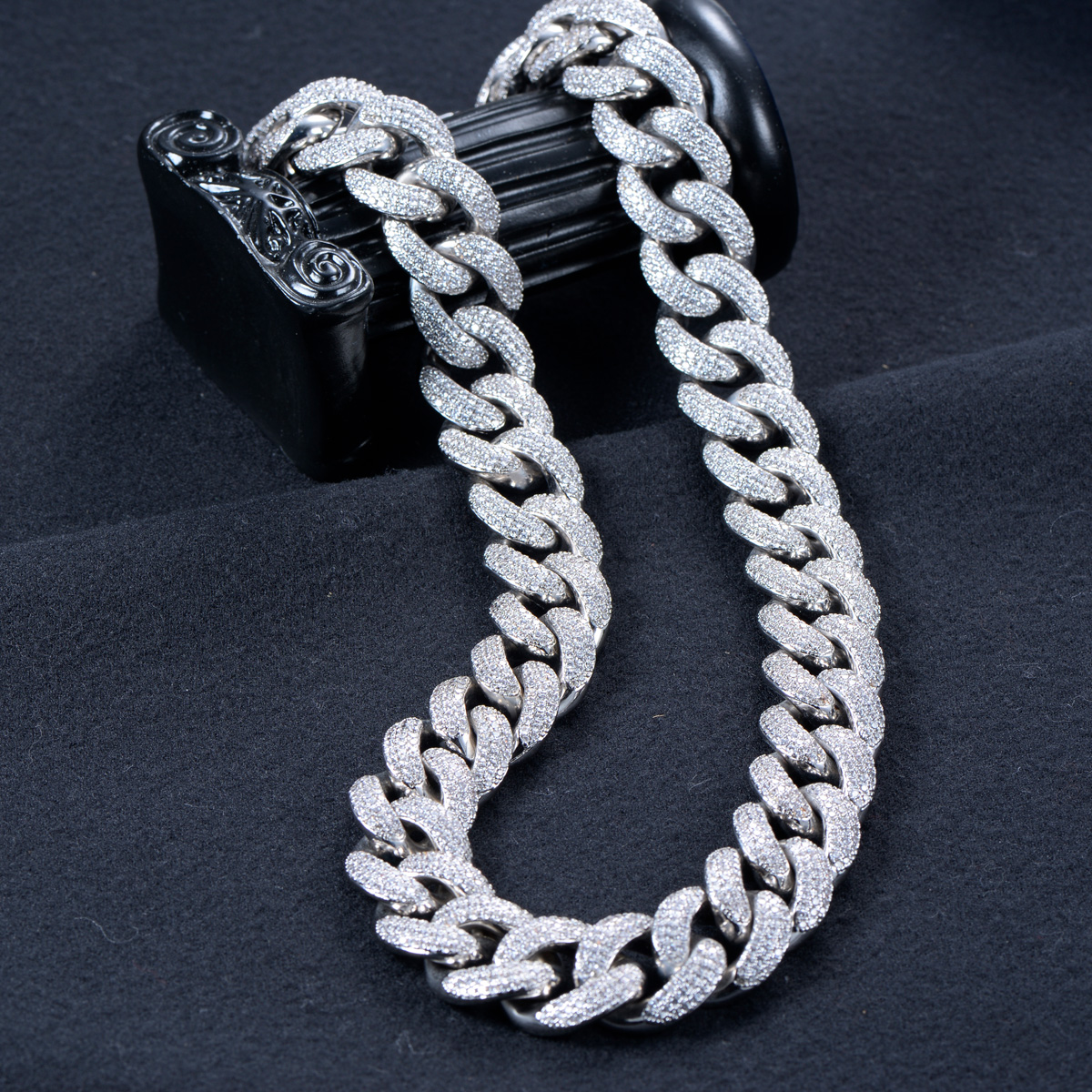 Cuban Link Chain Iced Out Necklace 18mm