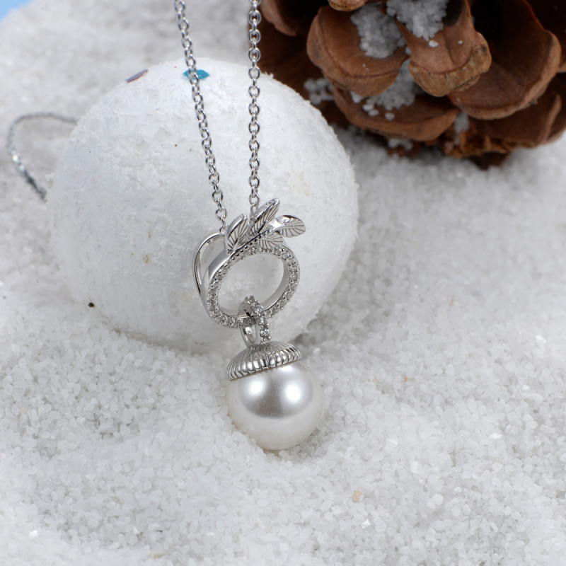 Christmas olive leaf acorn pearl pendant necklace