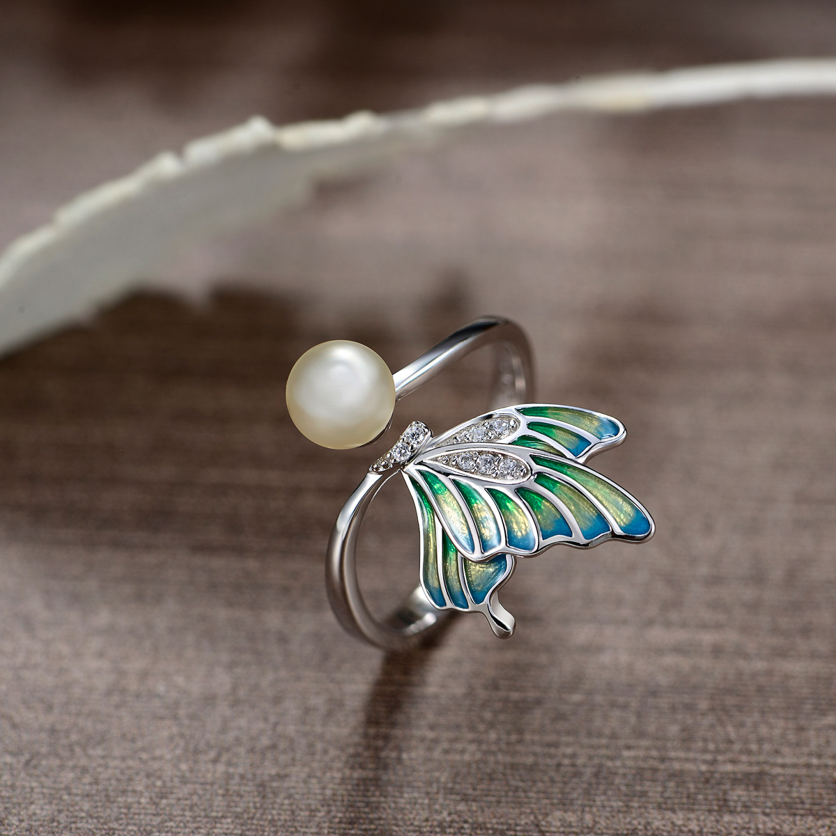 Enamel butterfly pearl ring