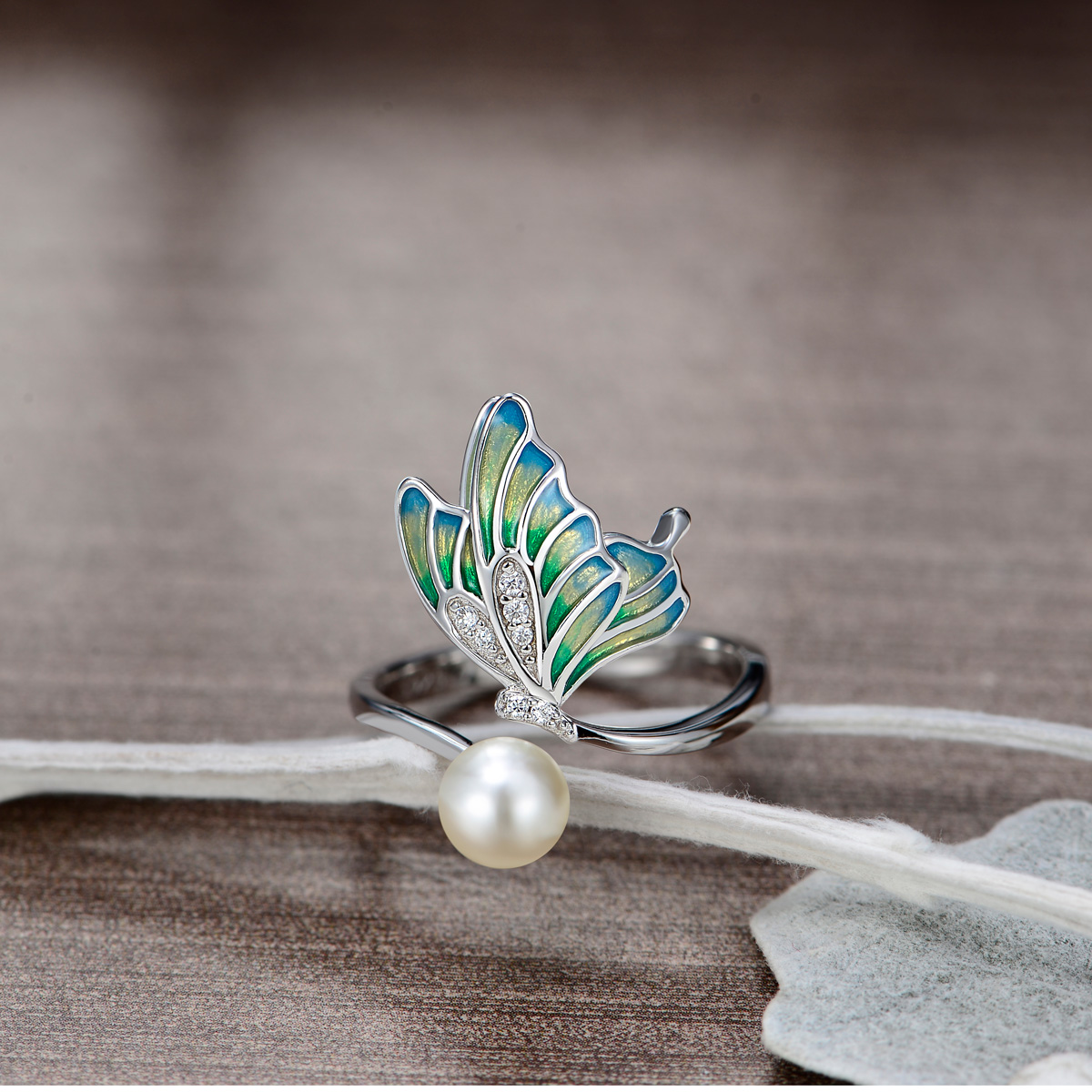 Enamel butterfly pearl ring