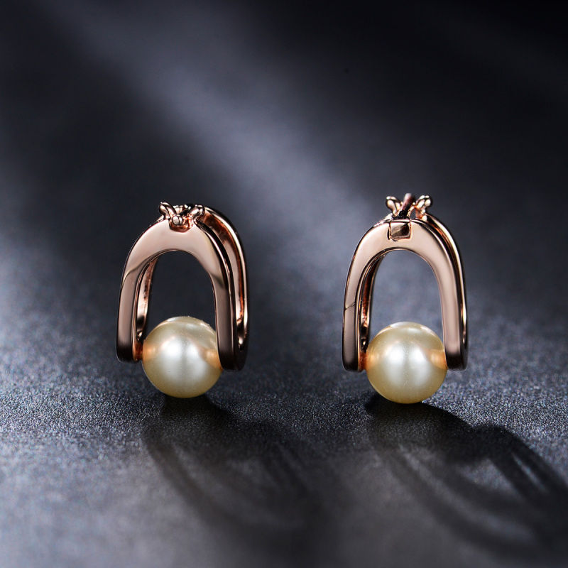 Pearl studs earrings