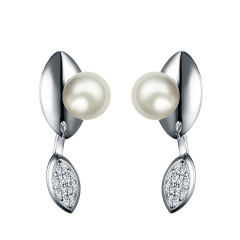 Pearl studs earrings