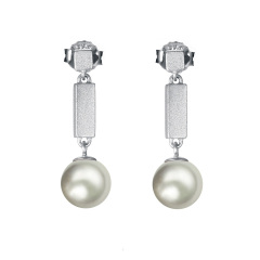 Pearl simple stud earrings