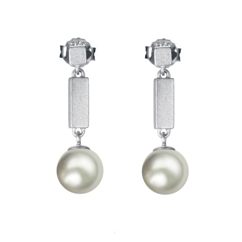 Pearl simple stud earrings