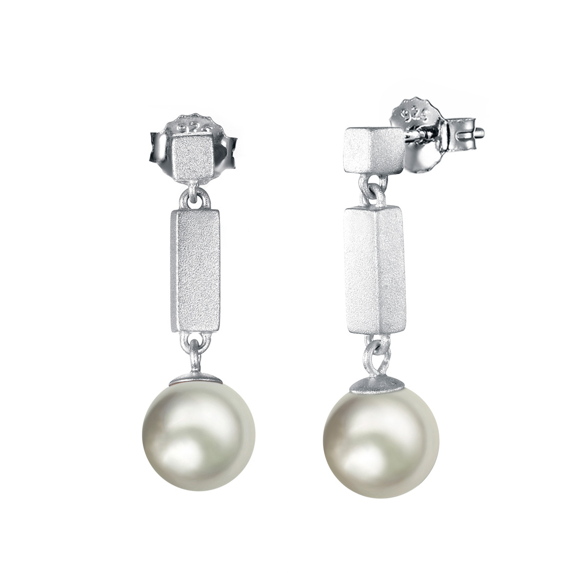 Pearl simple stud earrings