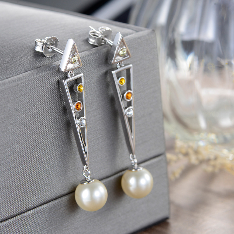 Pearl geometry stud earrings
