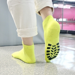 China popular children's non slip slipper socks with grips no slip socks half non skid socks