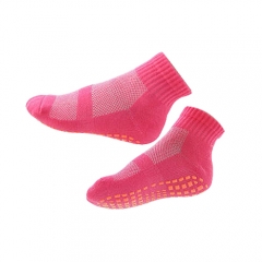 Wholesale children non slip socks anti slip grip socks toddler trampoline socks for indoor trampoline parks