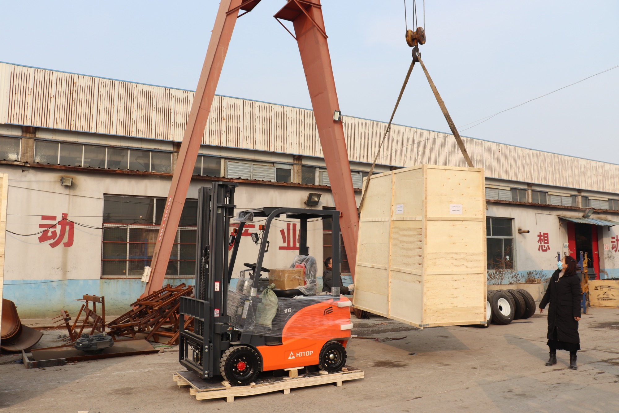 HITOP 4 units 1.5Ton electric forklifts were delivered to a client in Italy