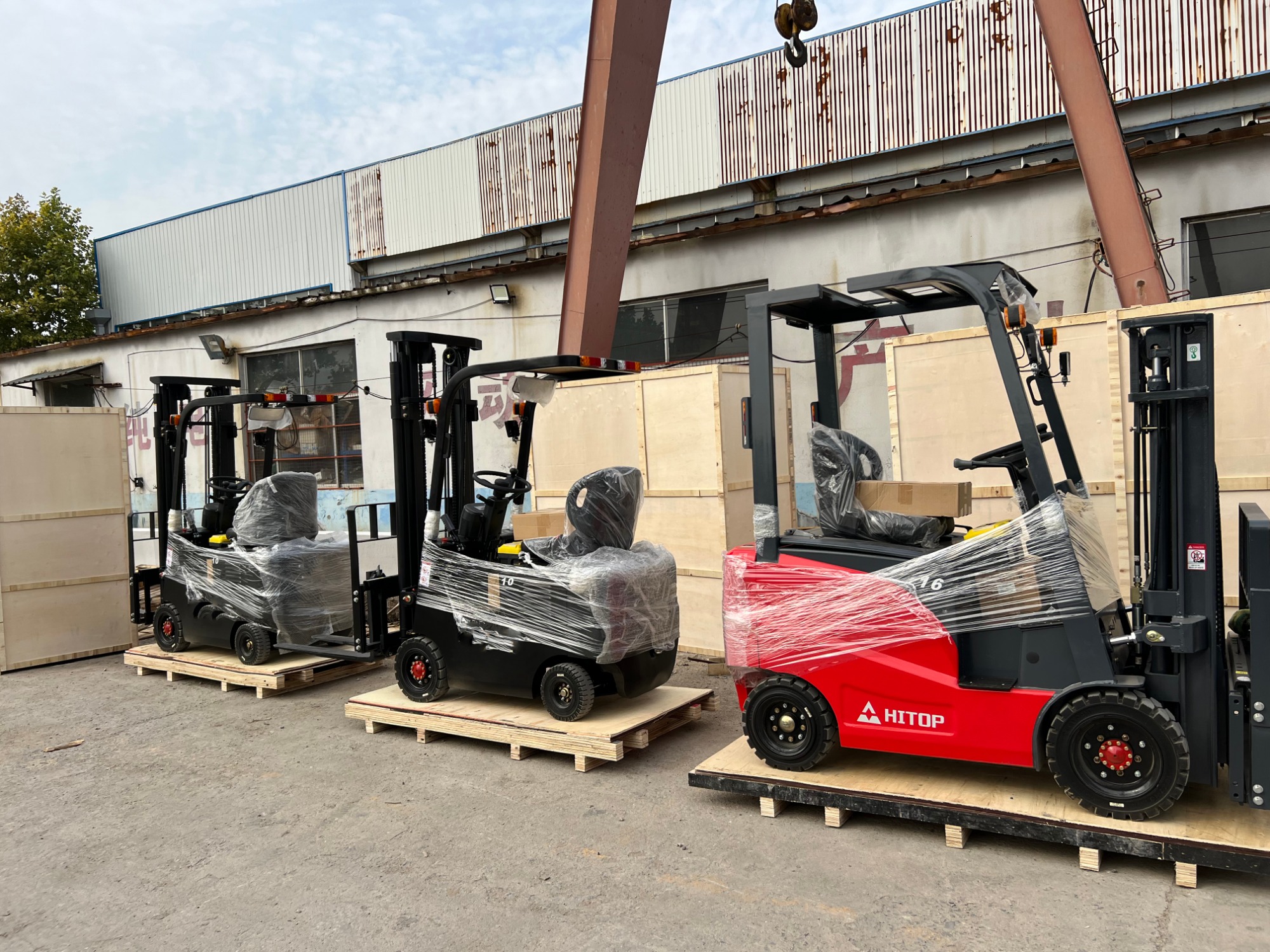 HITOP 1Ton 1.5Ton electric forklifts were delivered to a client in New Zealand