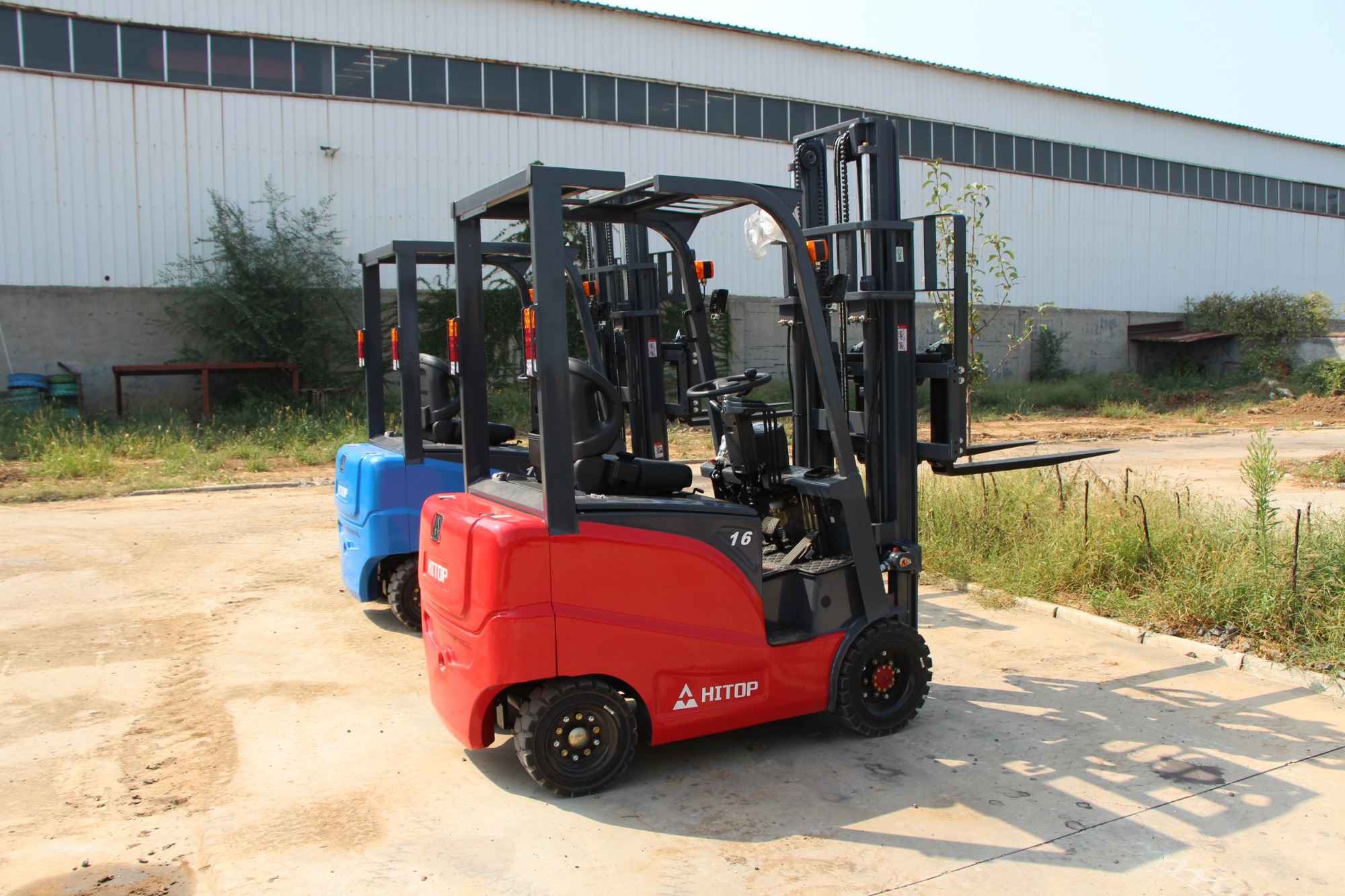 HITOP 2 units 1.5Ton electric forklifts were delivered to a client in Maldives