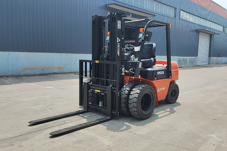 What is the Correct Behavior When Operating a New Forklift?