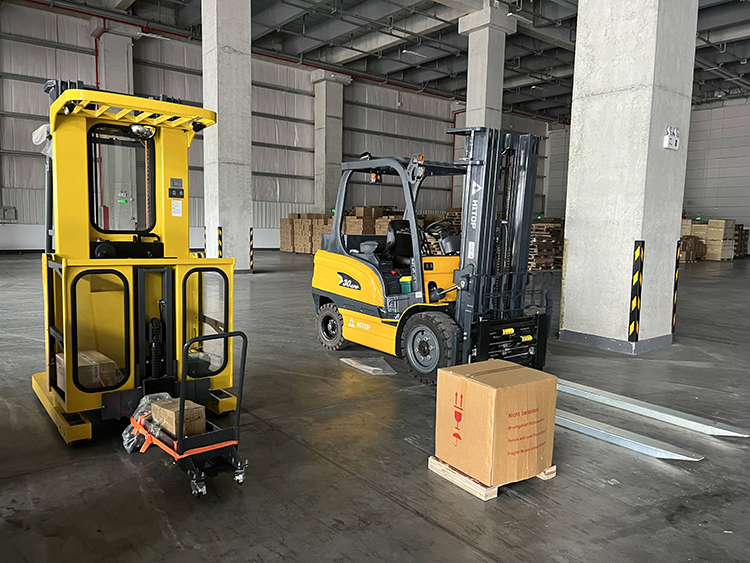HITOP Electric Order Picker and Electric Forklift Are Ready For Shipping To Norway by 40HQ Container