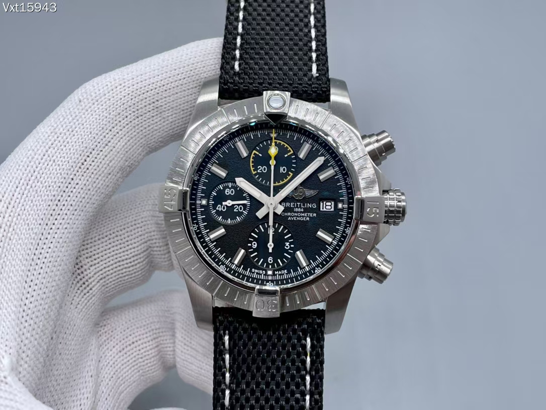 breitling avenger c7750 - 43mm