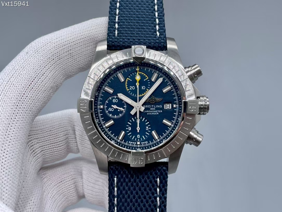 breitling avenger c7750 - 43mm