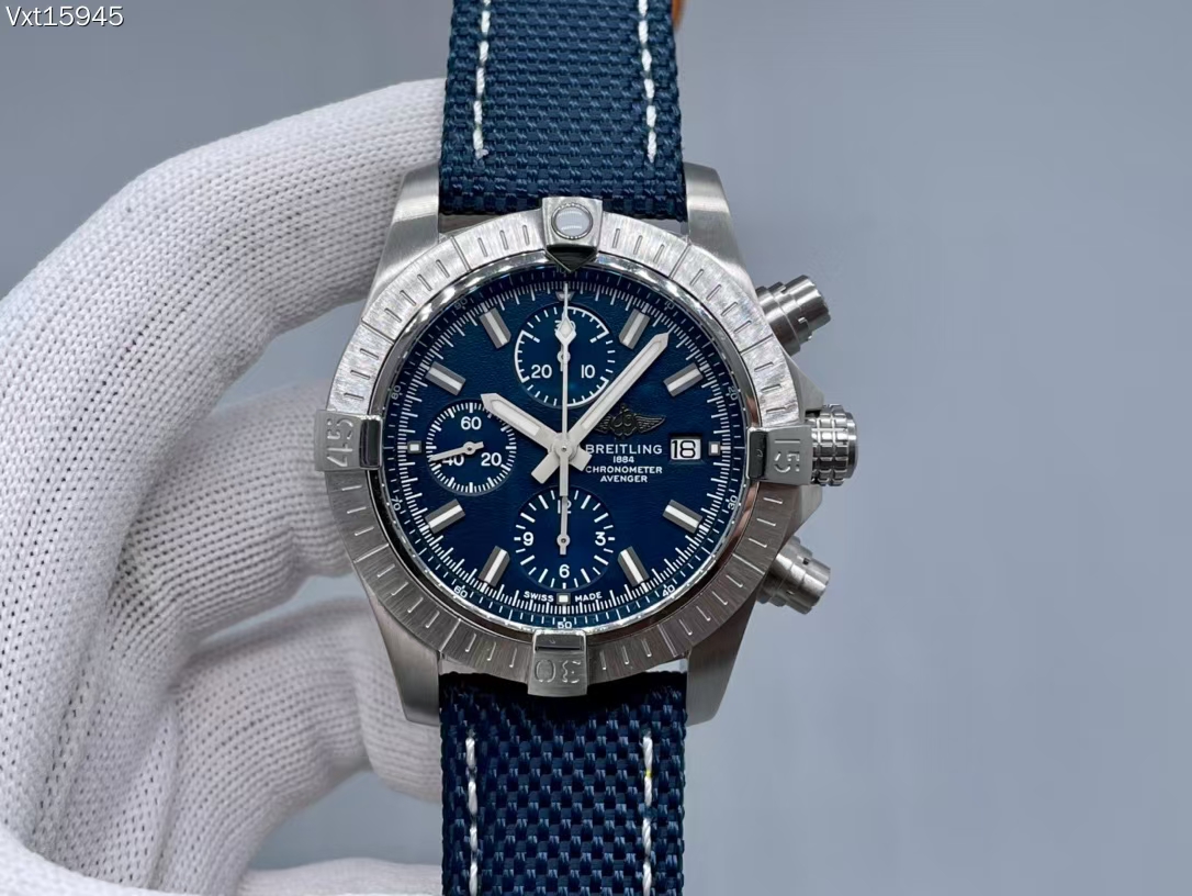 breitling avenger c7750 - 43mm