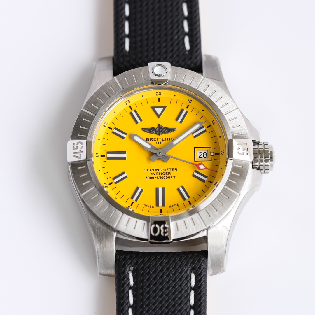 BREITLING Avenger Automatic 45*18.39