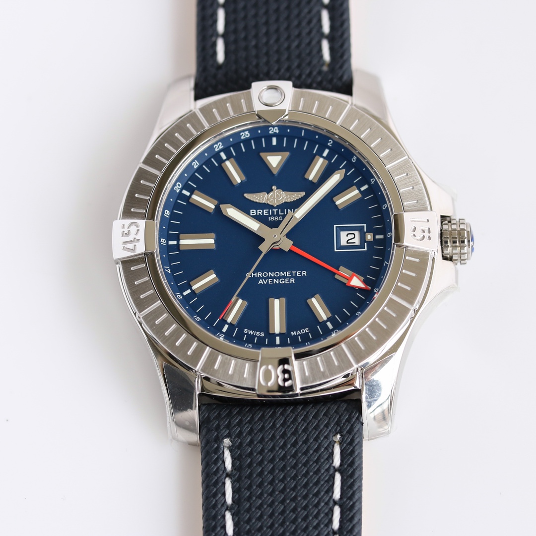 BREITLING Avenger Automatic gmt 45 *12.31