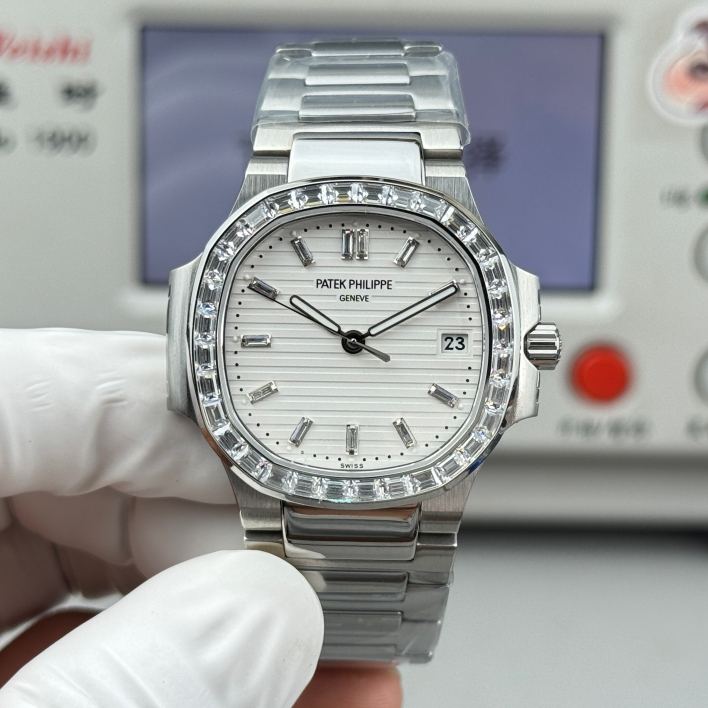 Patek philippe 5711 CAL.324SC - 35.2MM