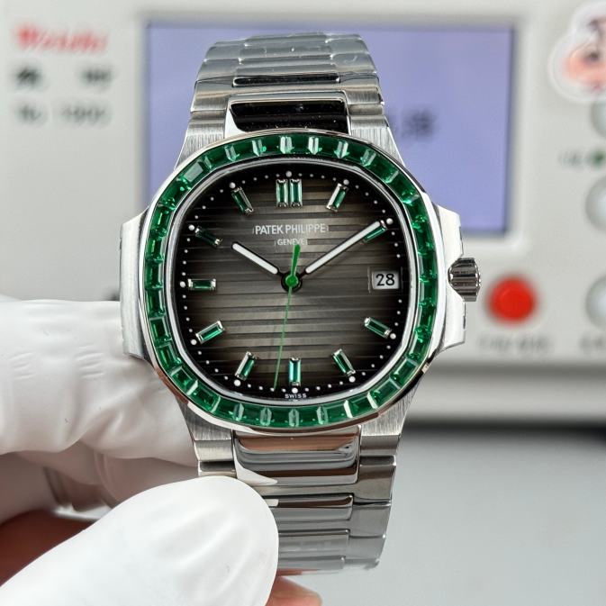 Patek philippe 5711 CAL.324SC - 35.2MM