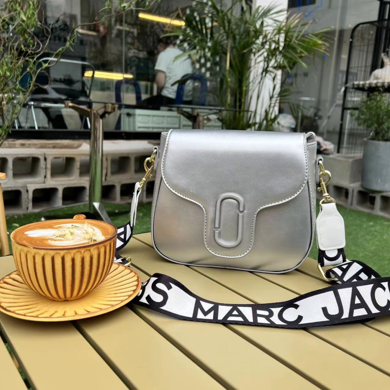 2023 candy color simple and refreshing commuter shoulder bag