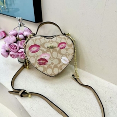 2025 Valentine's Day new European and American fashionable and personalized solid color heart-shaped bag and shoulder bag