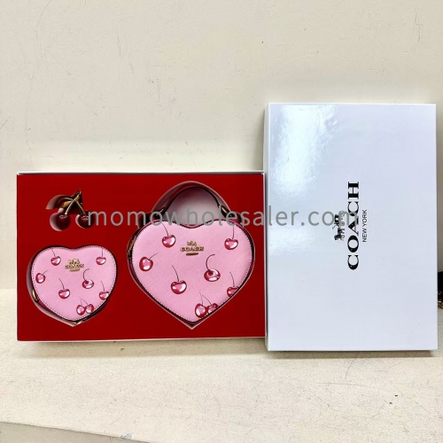 2025 new European and American fashion classic logo heart-shaped bag, old-style handbag and shoulder bag