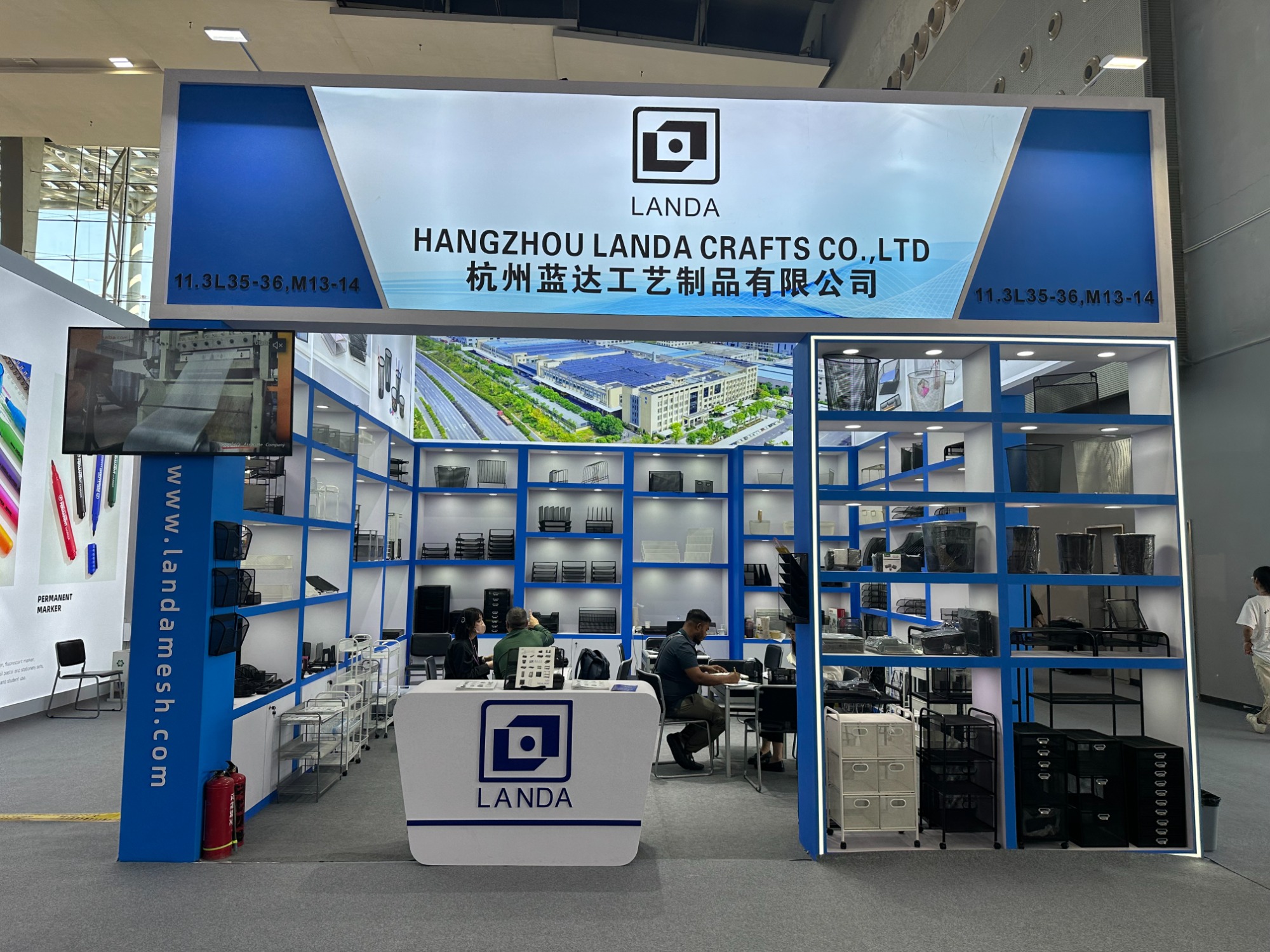 The booth of Landa brand in the office stationery pavilion of the third phase of the 136th Canton Fair shone brightly!