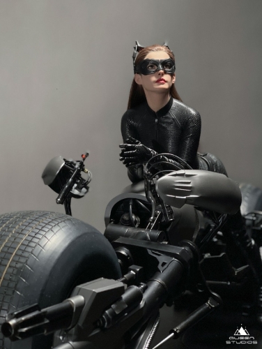 (Released) DC Catwoman with Batpod 1/3 Scale Statue By Queen Studios