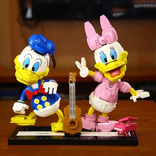 Ideas Girls Friends Dis-ney Donald Duck & Daisy 1888Pcs Moc Model Modular Building Blocks Bricks Toys 10301