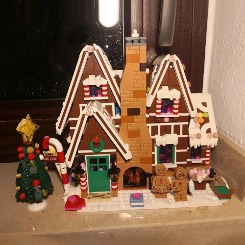 King Creator Winter Village Gingerbread House 1691Pcs Moc Model Modular Building Blocks Bricks Toys 20005 10267 X19075 T0267