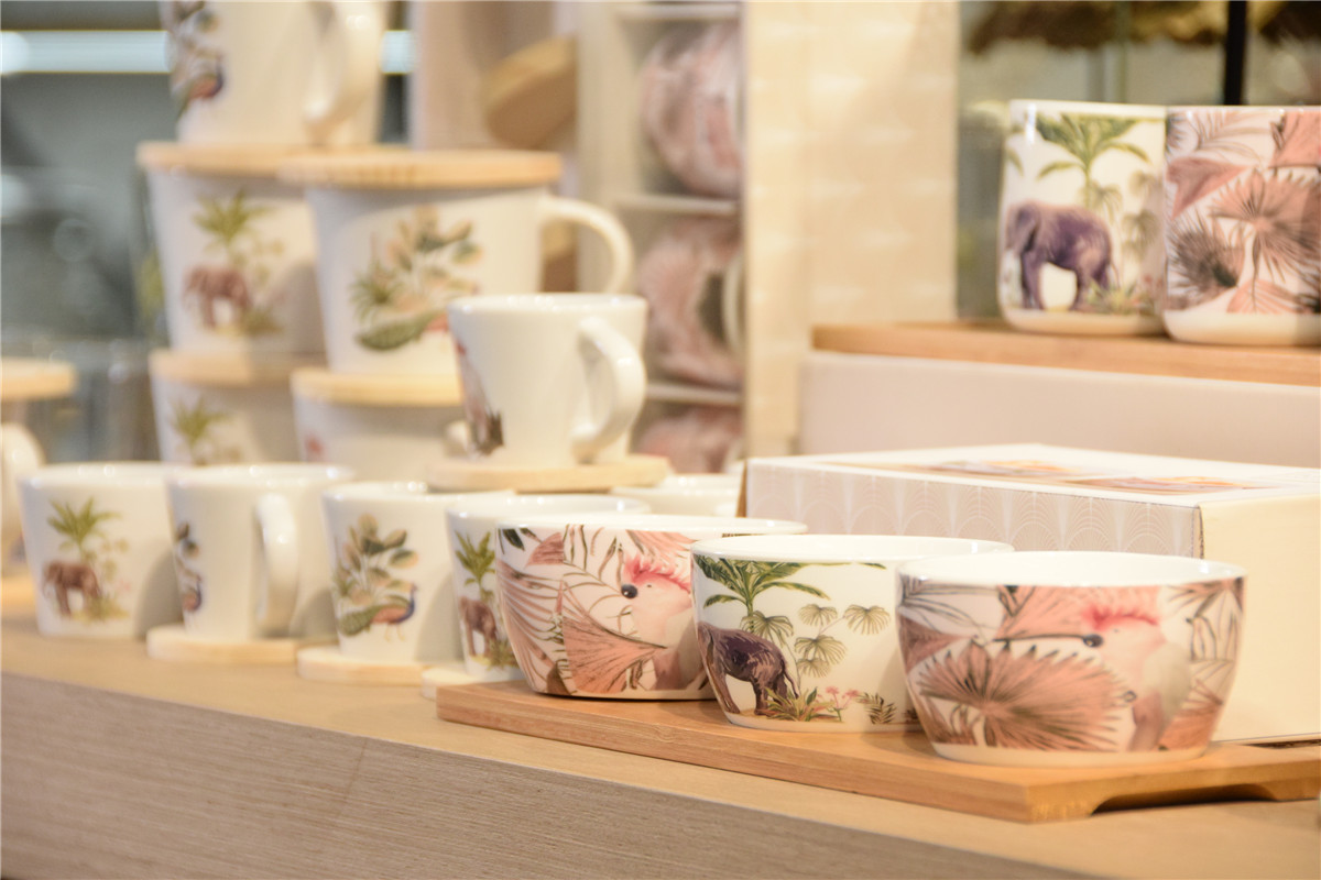 TABLEWARE - TROPICAL 2020